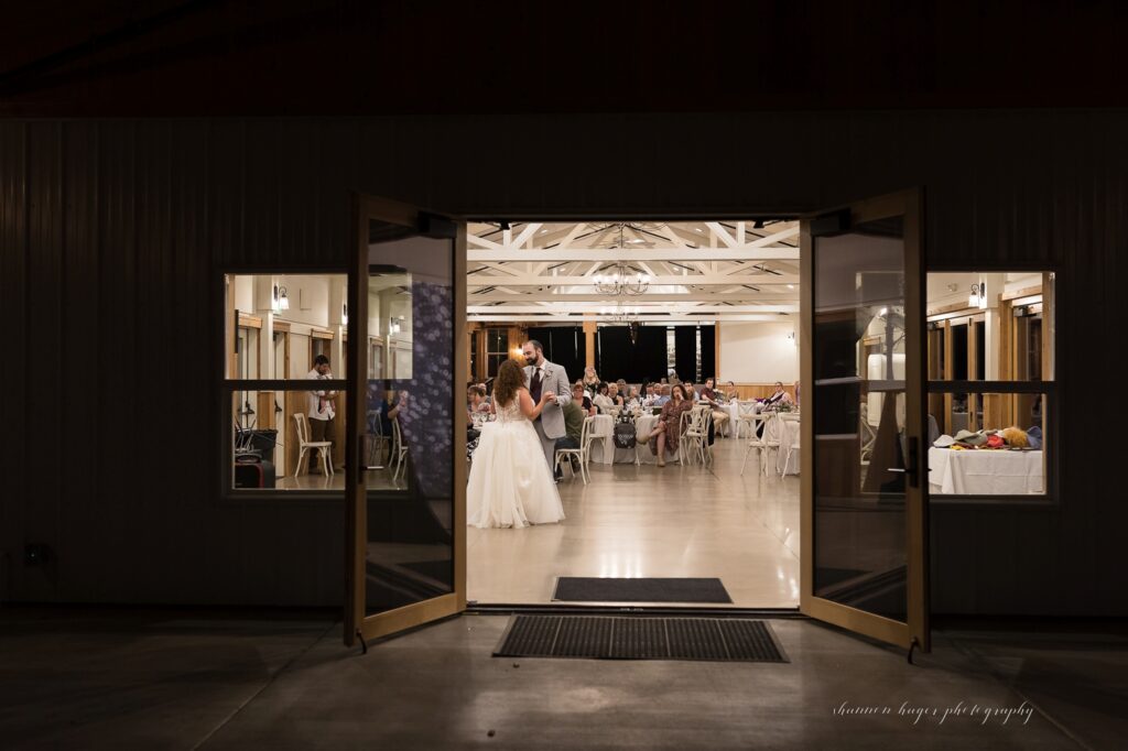 wedding reception in an oregon vineyard at aurora colony