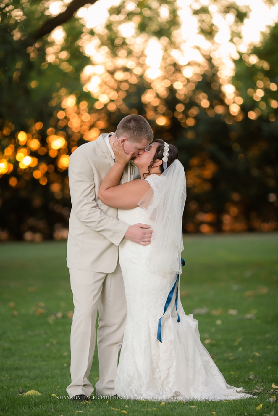 wedding photography portland, small wedding outside, yellow gold farm salem