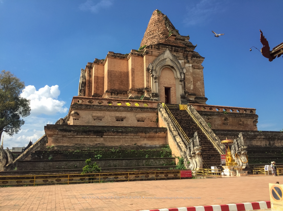 wat chedi luang, chaing mai thailand, travel photography
