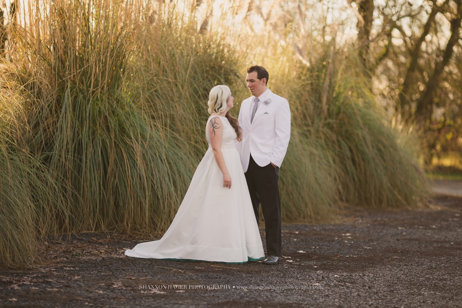 independence oregon wedding photographer, green villa barn salem
