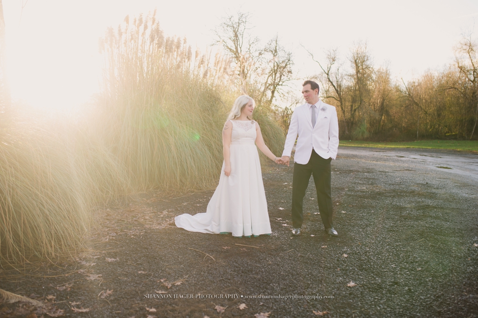 oregon wedding photographer, green villa barn, romantic, airy