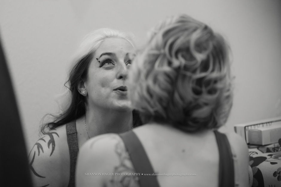 bride getting ready, oregon wedding photographer, green villa barn salem