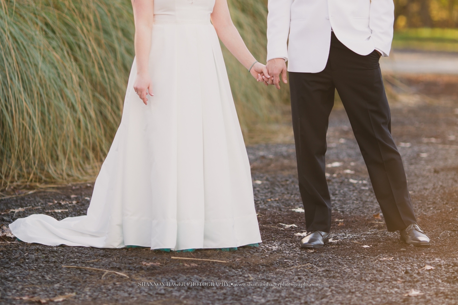 portland wedding photographer, green villa barn, romantic outdoor photos