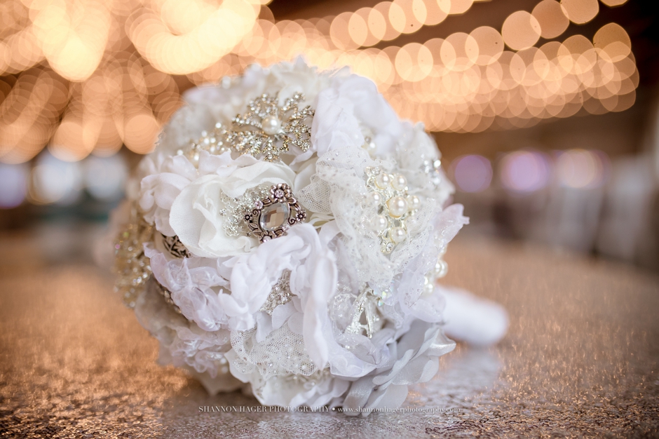 portland wedding photographer, cake photos, green villa barn winter