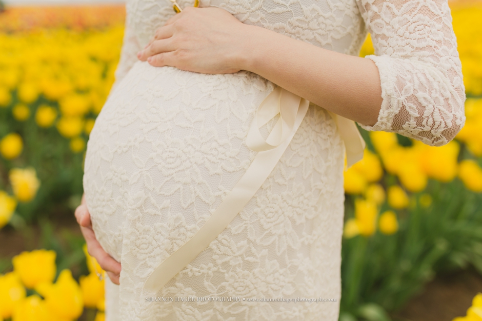 maternity photographer portland, wooden shoe tulip fields, spring maternity session