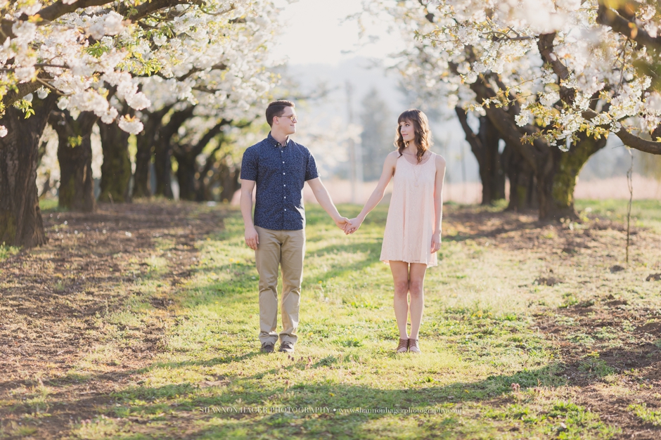 portland engagement photographer, farm wedding oregon