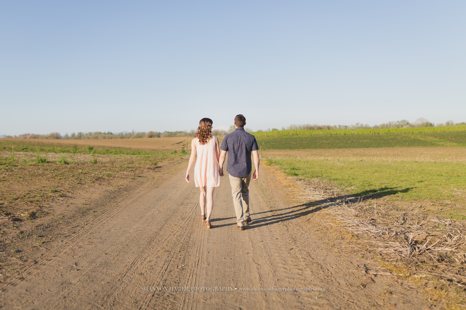 portland engagement photographer, farm wedding oregon