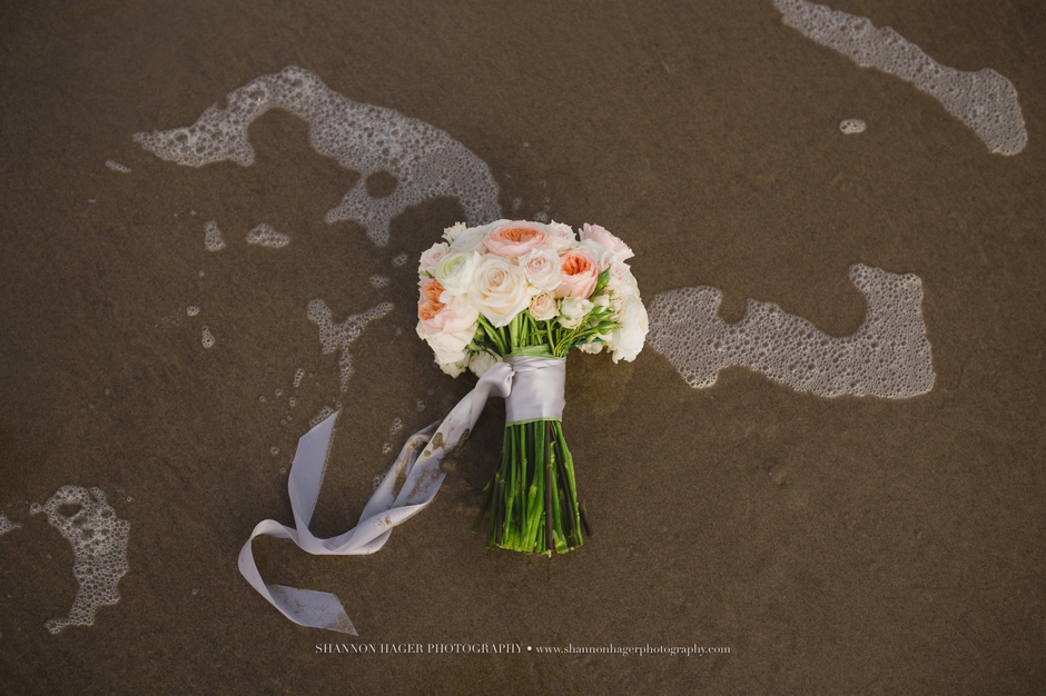 oregon coast elopement photographer, cannon beach, wedding bouquet