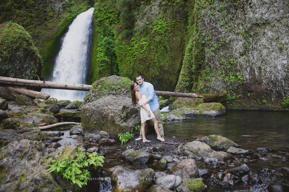 oregon elopement photographer, wahclella falls