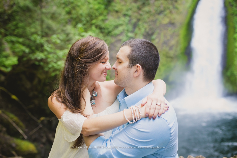 oregon elopement photographer, wahclella falls