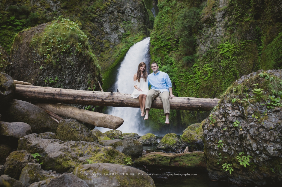 portland oregon engagement photographer, wahclella falls