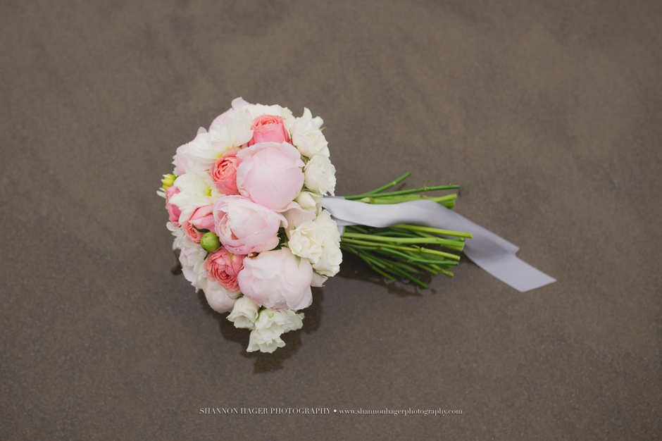 brenna burnett designs, oregon coast elopement bouquet