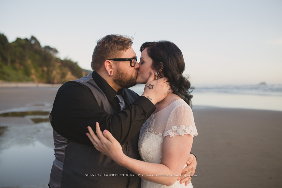 oregon coast elopement, hug point cannon beach wedding