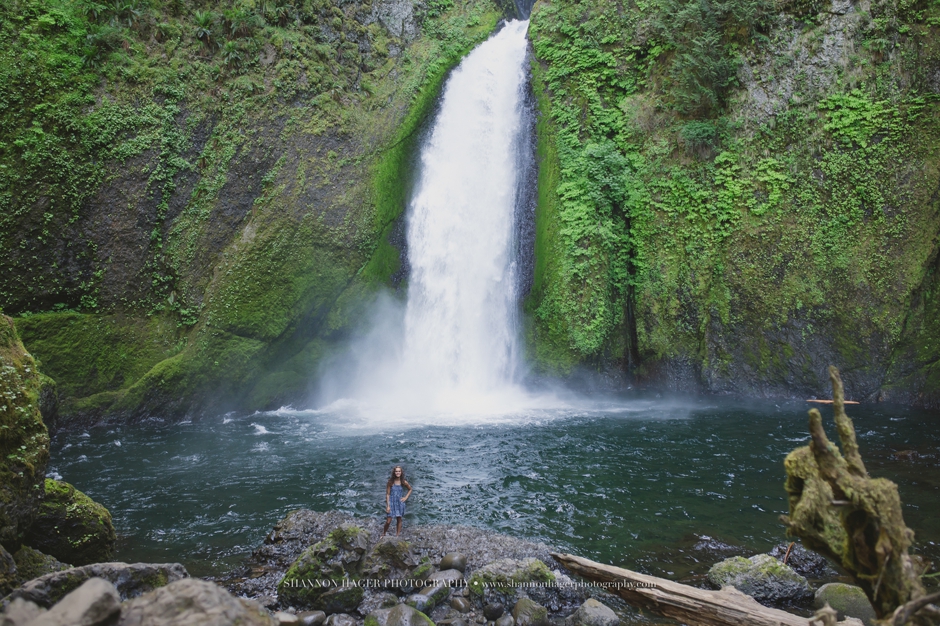 tigard senior photographer, wahcella falls photo session