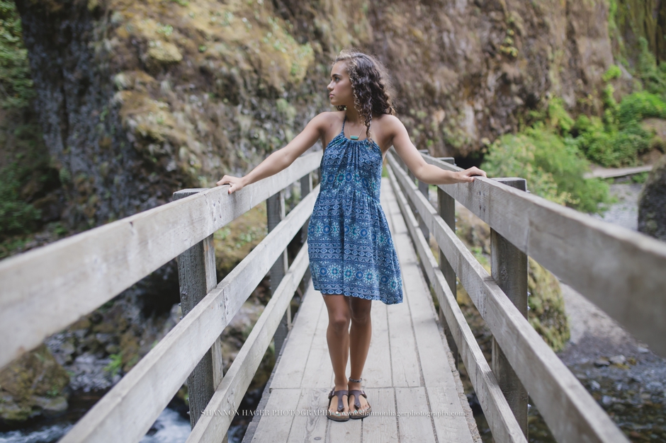tigard senior photographer, wahcella falls photo session