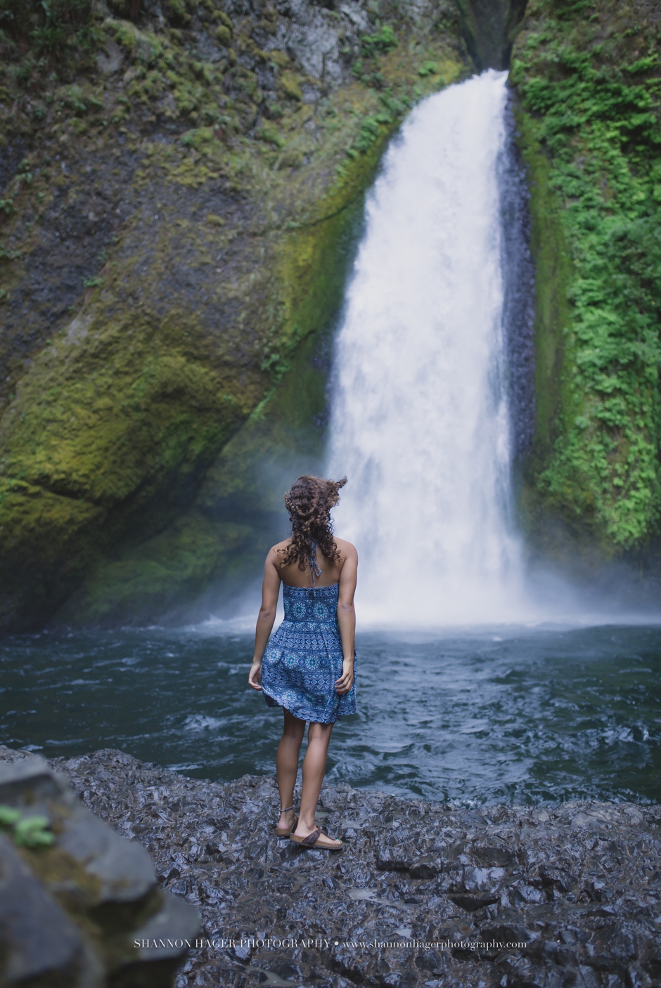 tigard senior photographer, wahcella falls photo session