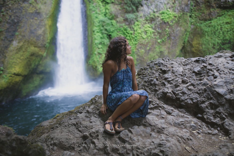 tigard senior photographer, wahcella falls photo session