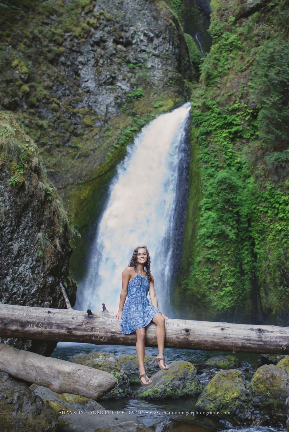 tigard senior photographer, wahcella falls photo session