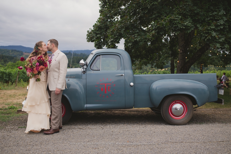 tualatin estate vineyard wedding, portland wedding photographer