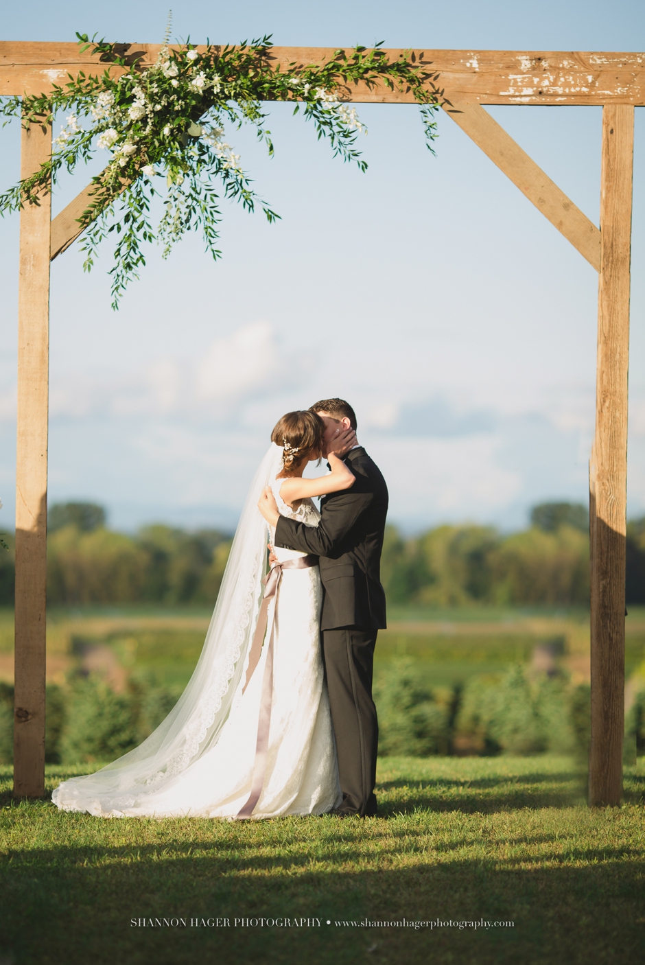 portland wedding photographer, elegant summer farm wedding, shannon hager photography