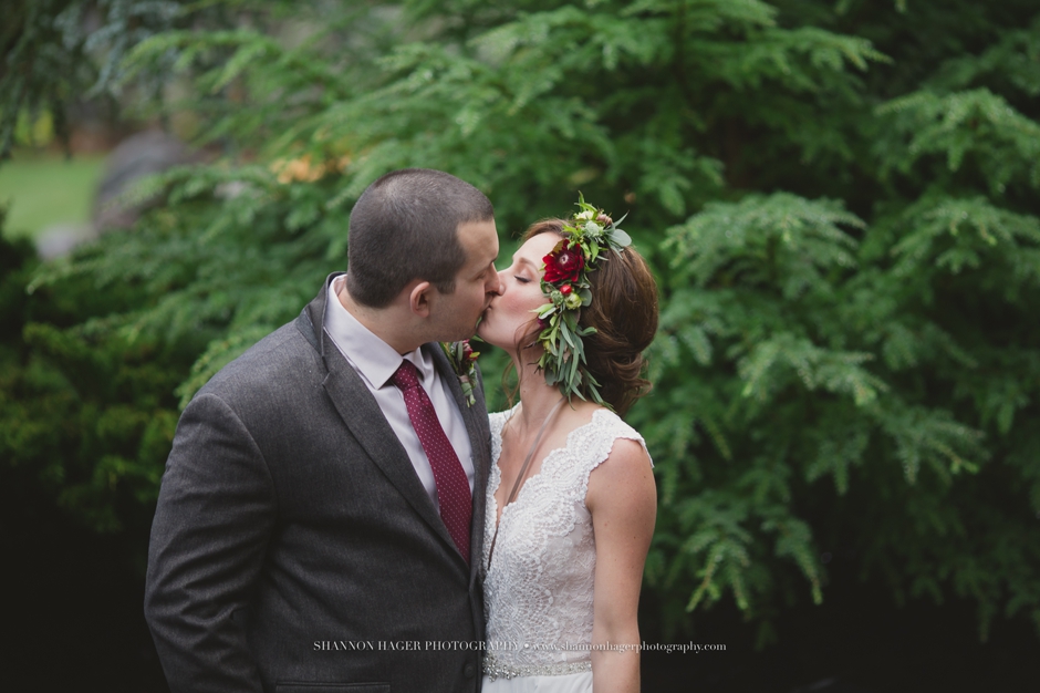 oregon elopement photographer, fall mountain gorge wedding, shannon hager photography