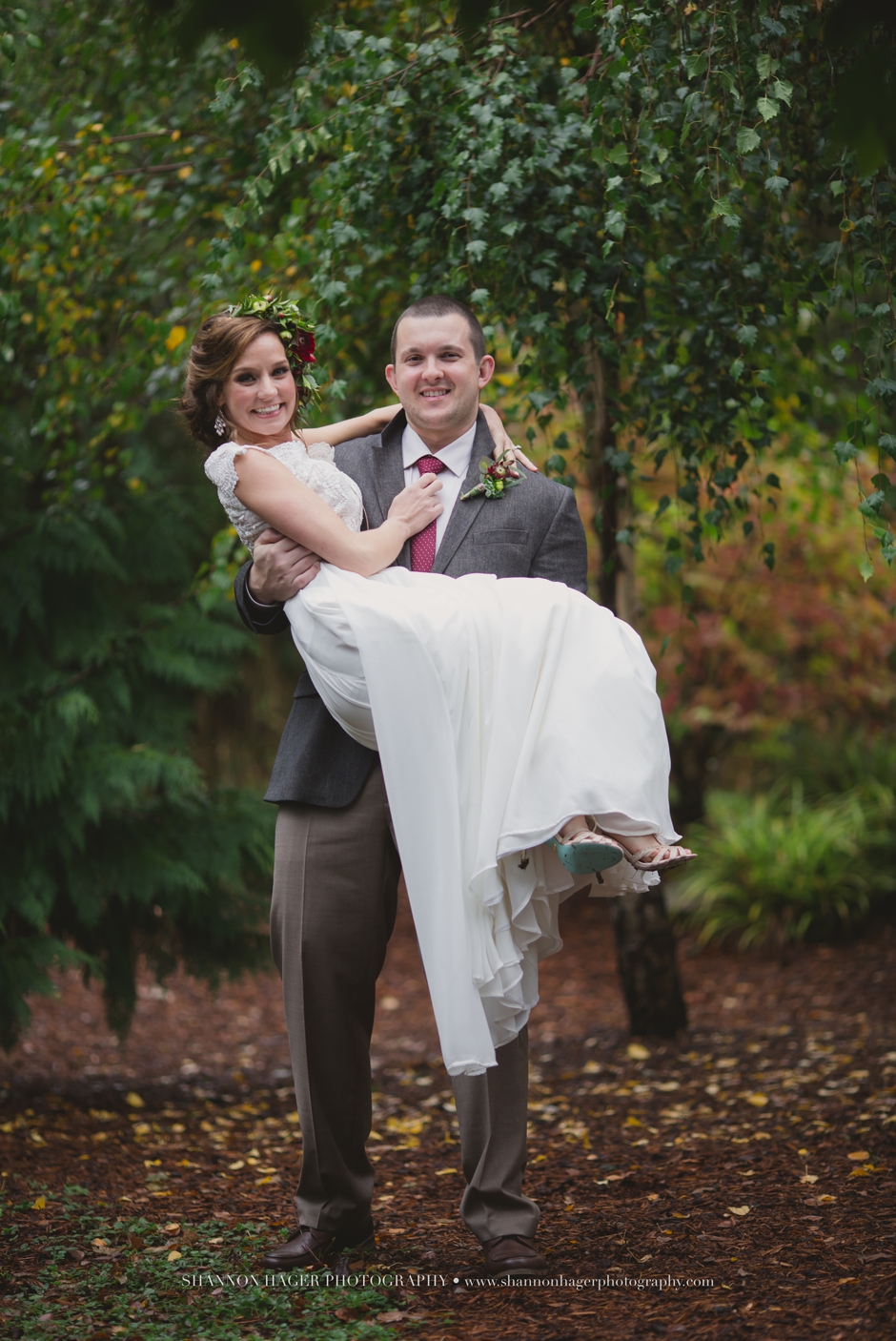 oregon elopement photographer, fall mountain gorge wedding, shannon hager photography