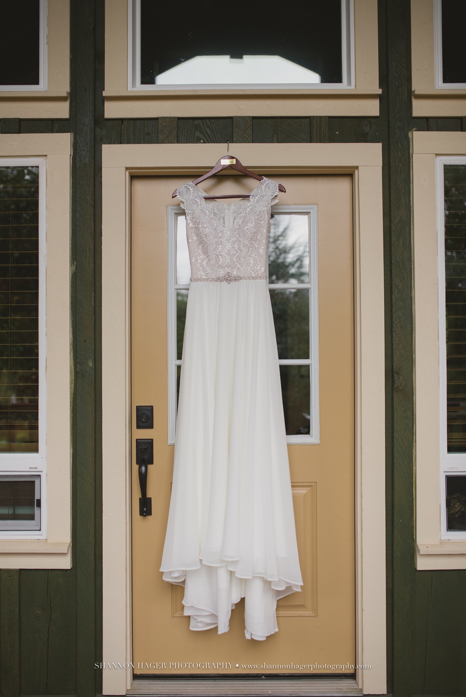 oregon elopement photographer, fall mountain gorge wedding, shannon hager photography