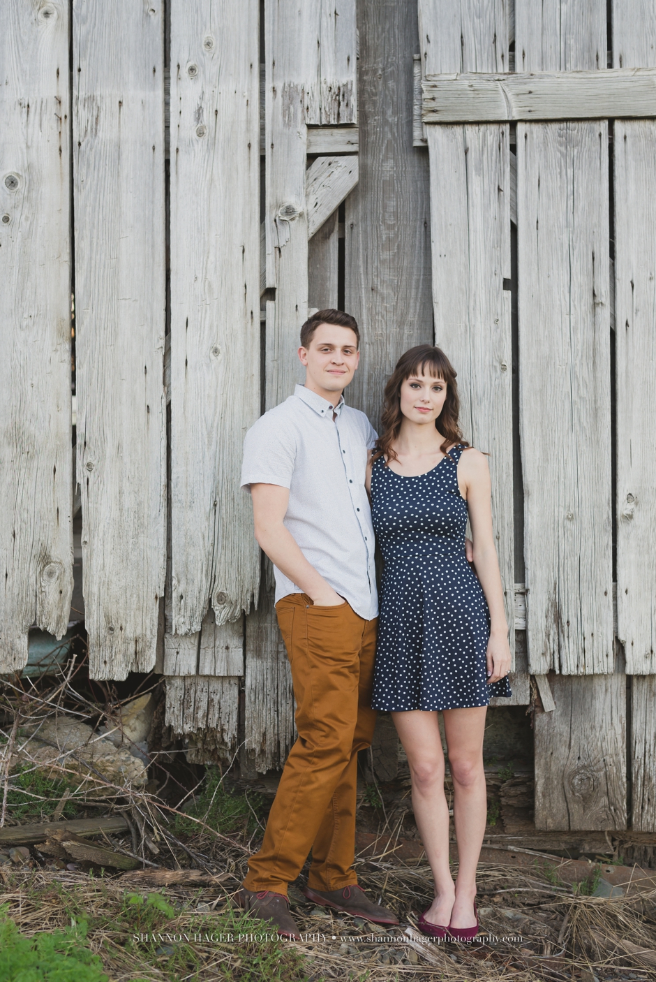 portland engagement photographer, shannon hager photography, farm barn engagement session in the spring