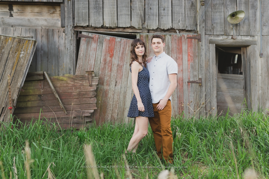portland engagement photographer, shannon hager photography, farm barn engagement session in the spring