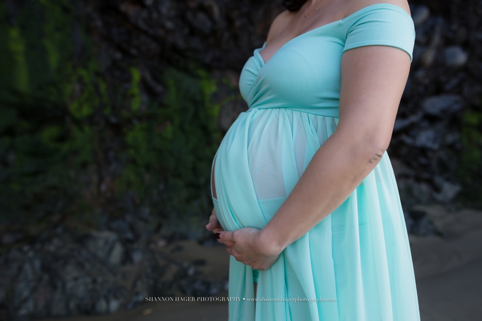 cannon beach hug point maternity photos, shannon hager photography, portland maternity photographer