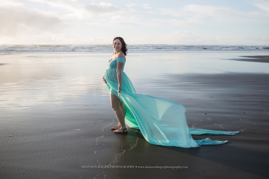 cannon beach hug point maternity photos, shannon hager photography, portland maternity photographer