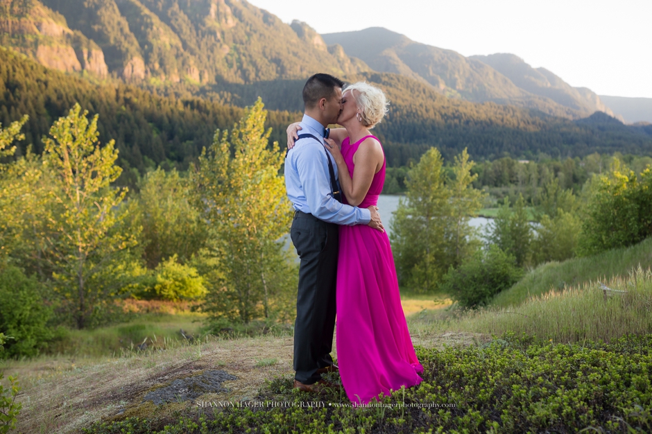 portland engagement photographer, columbia gorge wedding, government cove, shannon hager photography