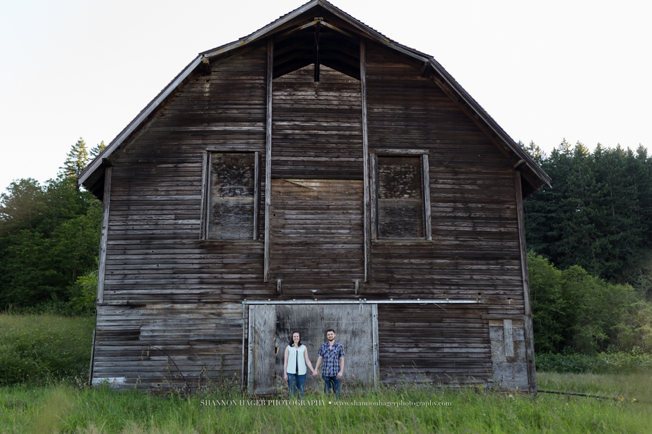 rustic barn session, portland engagement session, milo mciver state park, couples photos oregon
