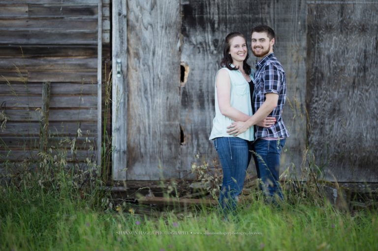 rustic barn session, portland engagement session, milo mciver state park, couples photos oregon