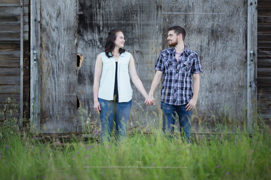 rustic barn session, portland engagement session, milo mciver state park, couples photos oregon