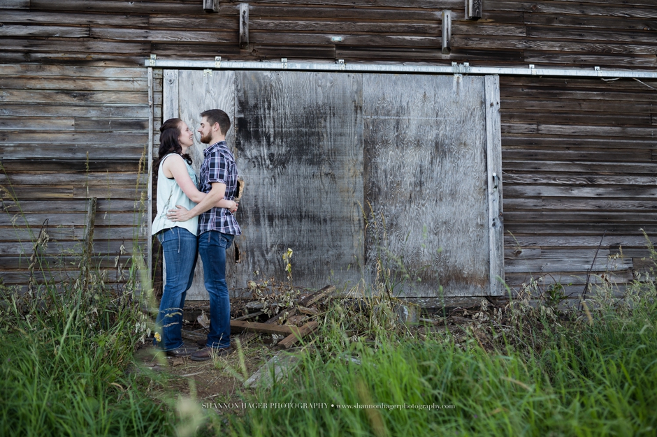 rustic barn session, portland engagement session, milo mciver state park, couples photos oregon