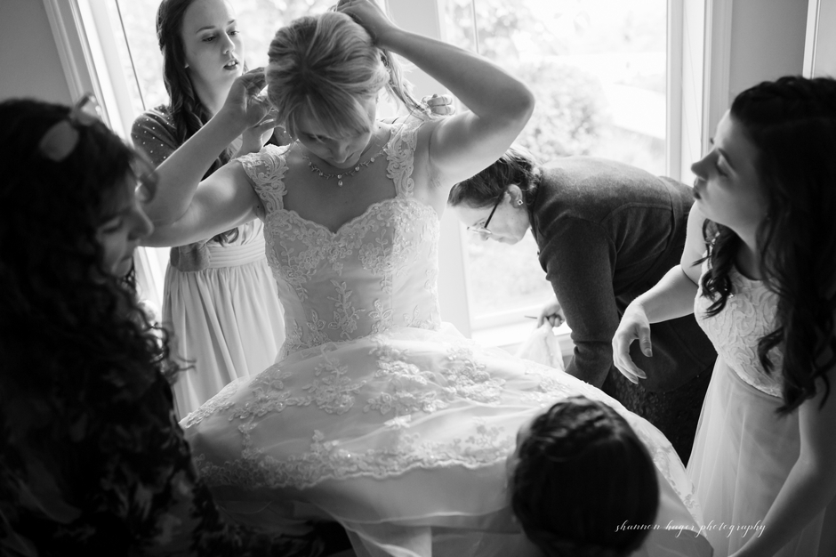 portland wedding photographer, summer farm wedding, shannon hager photography, getting ready photos