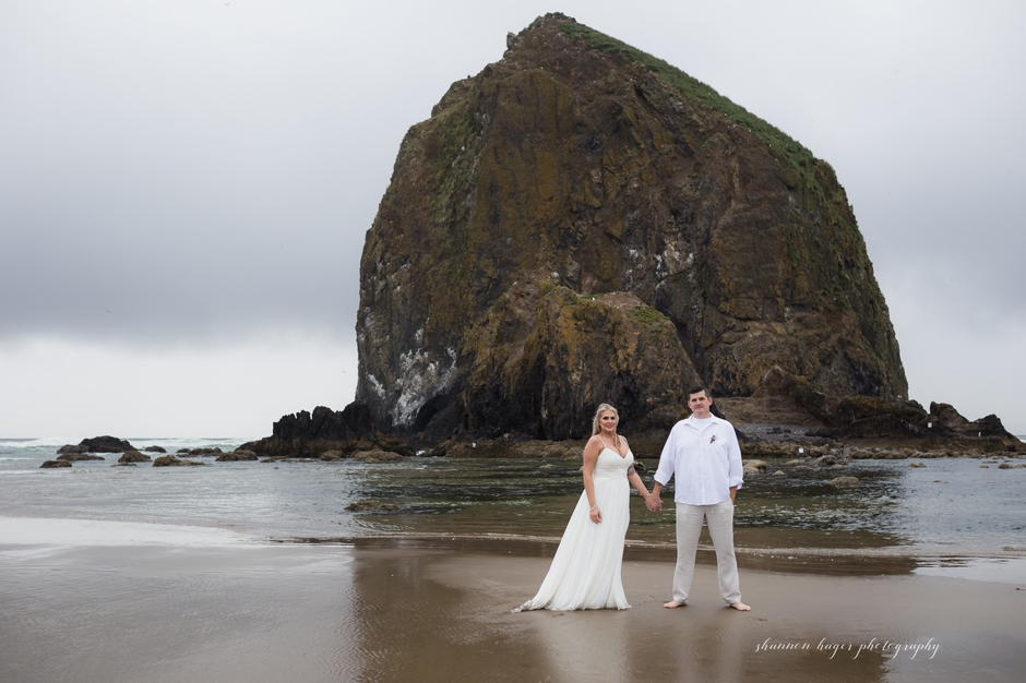 oregon coast destination elopement, beach wedding cannon beach, shannon hager photography