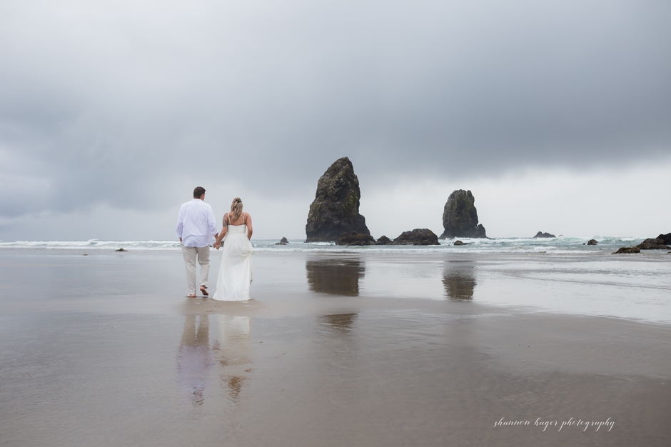 oregon coast destination elopement, beach wedding cannon beach, shannon hager photography