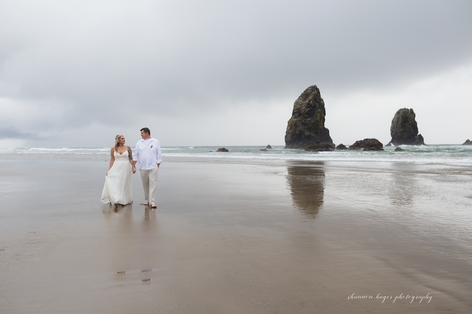 oregon coast destination elopement, beach wedding cannon beach, shannon hager photography