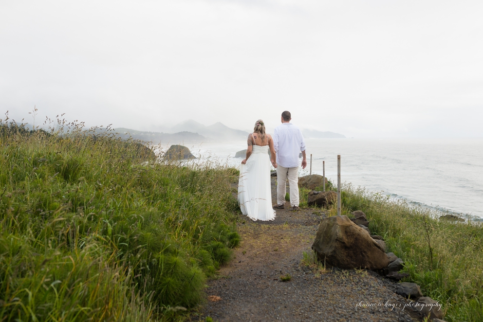 oregon coast destination elopement, beach wedding cannon beach, shannon hager photography