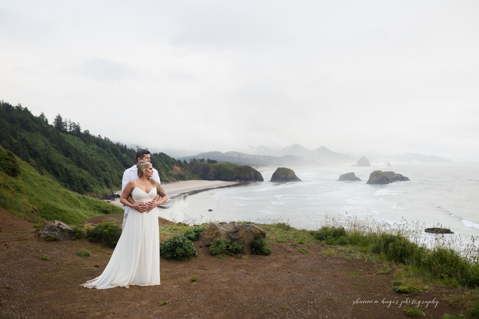 oregon coast destination elopement, beach wedding cannon beach, shannon hager photography