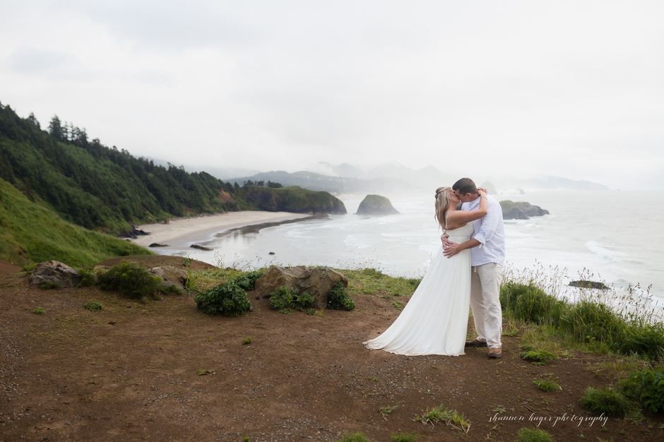 oregon coast destination elopement, beach wedding cannon beach, shannon hager photography