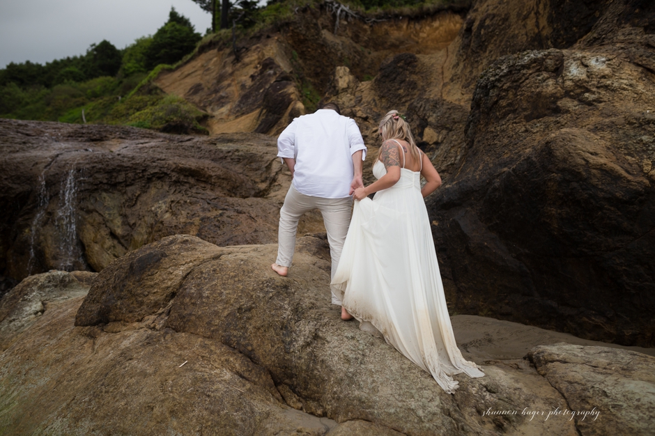 oregon coast destination elopement, beach wedding cannon beach, shannon hager photography