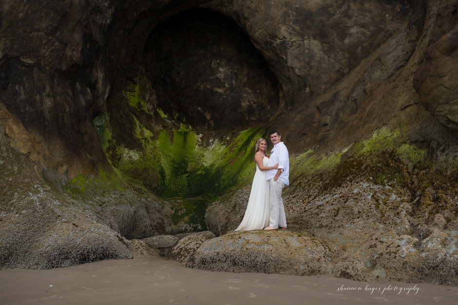 oregon coast destination elopement, beach wedding cannon beach, shannon hager photography