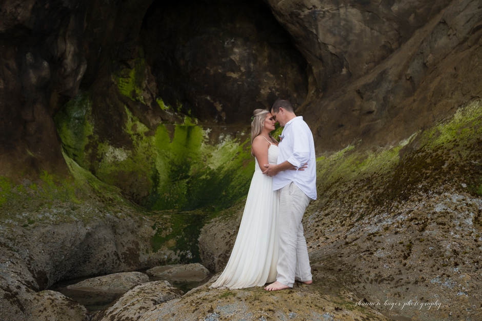 oregon coast destination elopement, beach wedding cannon beach, shannon hager photography