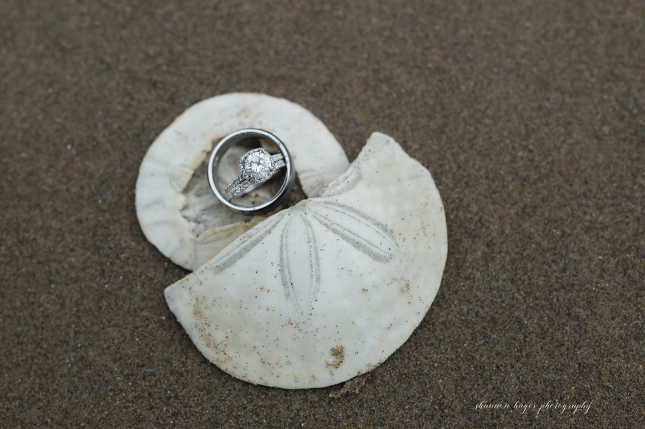 oregon coast destination elopement, beach wedding cannon beach, shannon hager photography