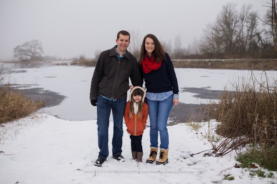 portland family photographer, winter snow family session oregon, shannon hager photography