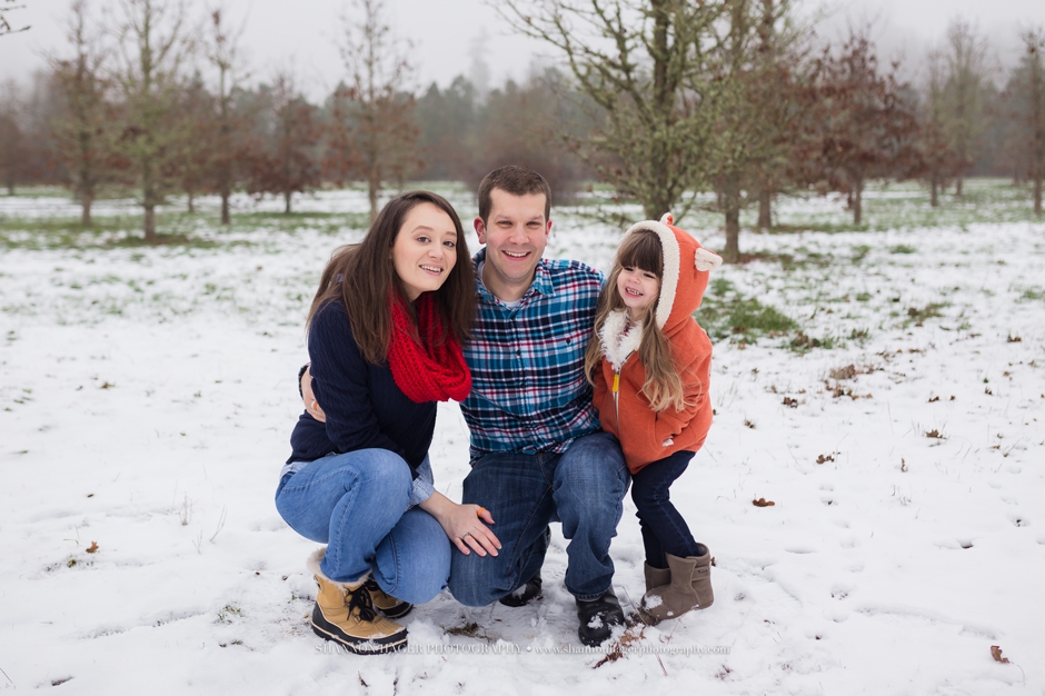 portland family photographer, winter snow family session oregon, shannon hager photography