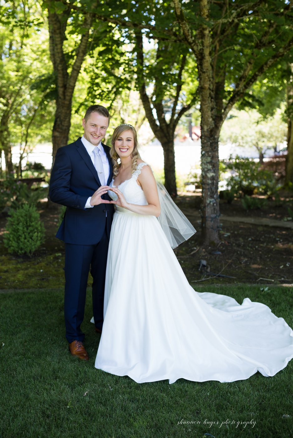 first look water oasis venue, portland wedding photographer, shannon hager photography